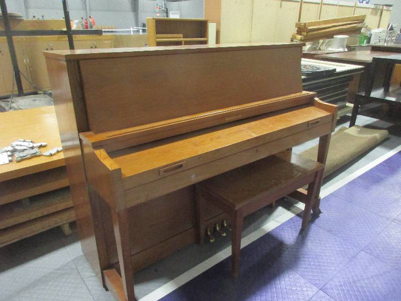 lot 105 image: Piano