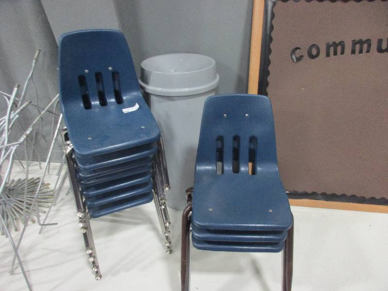 lot 111 image: Kids Chairs
