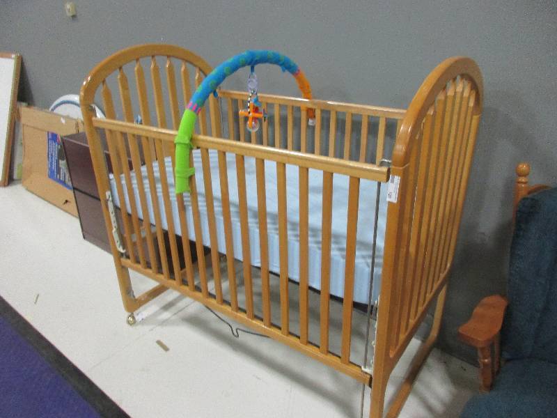 lot 120 image: Crib