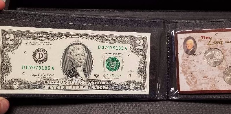 US $2 BILL AND COIN SET IN ALBUMFOLDER