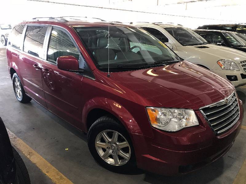 lot 3 image: 2008 Chrysler Town & Country Touring
