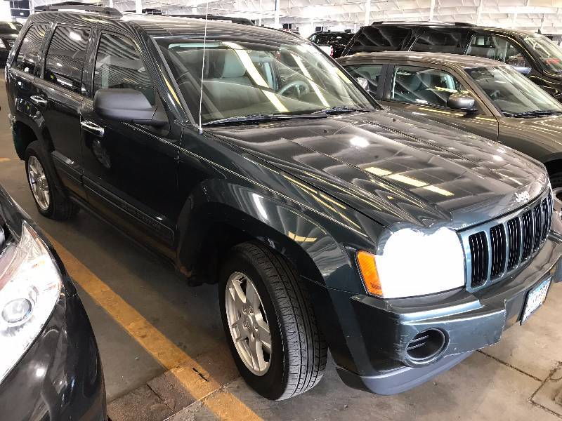 lot 8 image: 2005 Jeep Grand Cherokee Laredo 4x4