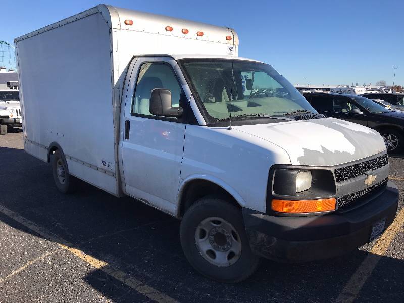 lot 15 image: 2007 Chevrolet Commercial Cutaway Cargo Truck