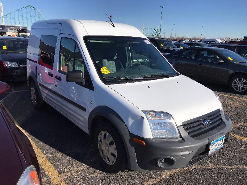 lot 21 image: 2013 Ford Transit connect