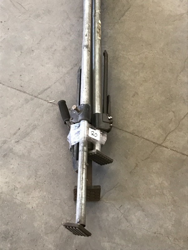 lot 20 image: (3) Load-Lock Bars