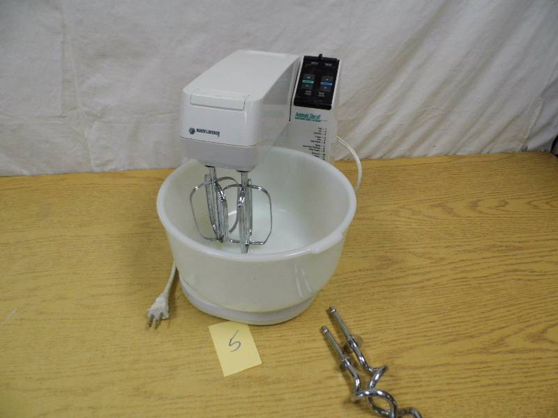 lot 5 image: Mixer