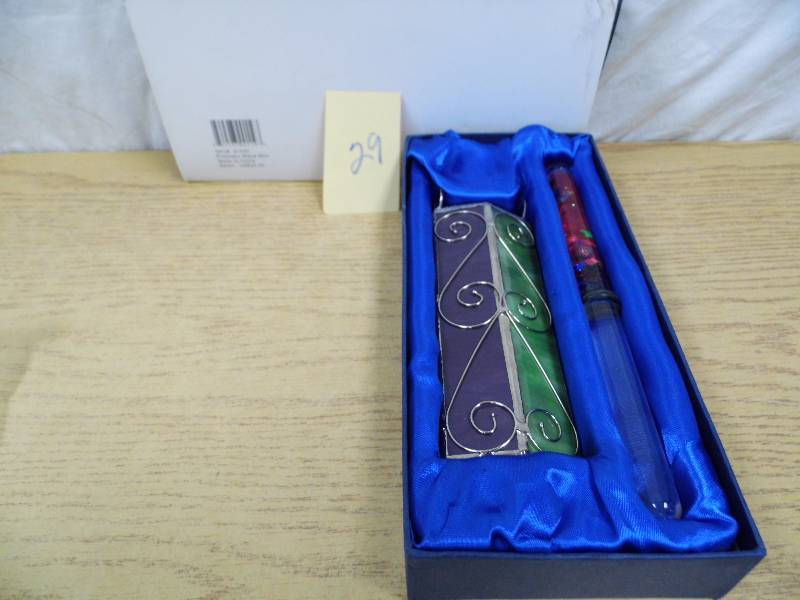 lot 29 image: Prismatic Magic Wand (Kaliedascope)
