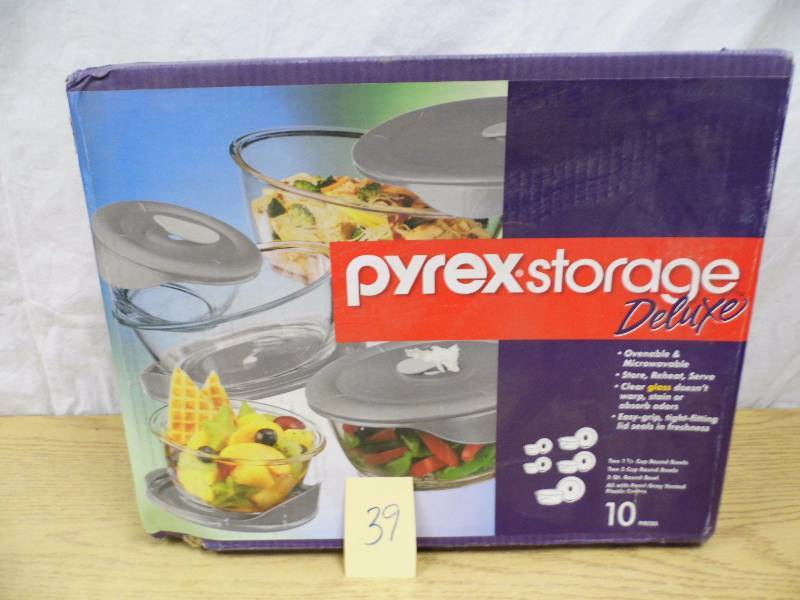 lot 39 image: New Pyrex