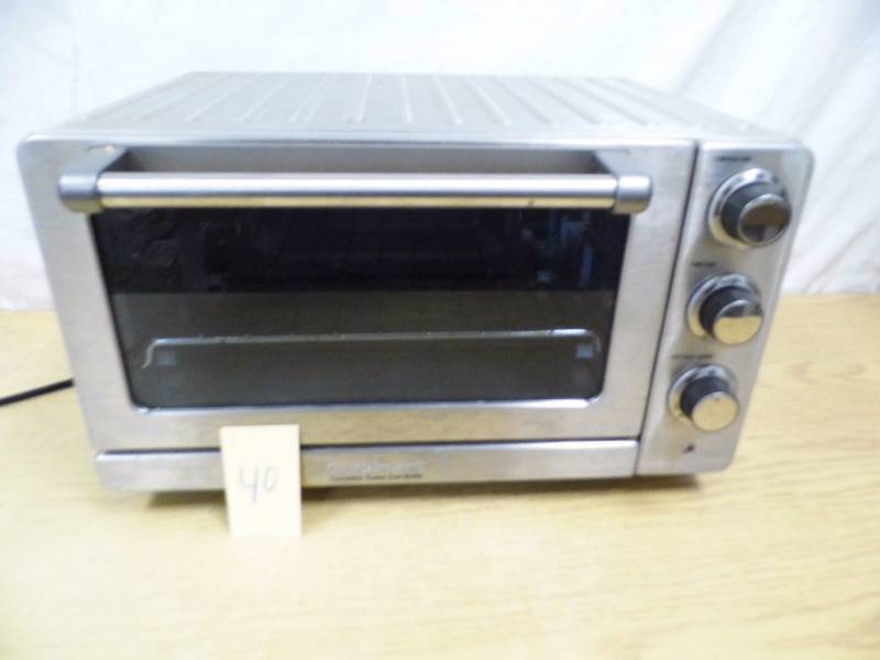 lot 40 image: Cuisinart Convection Toaster Oven
