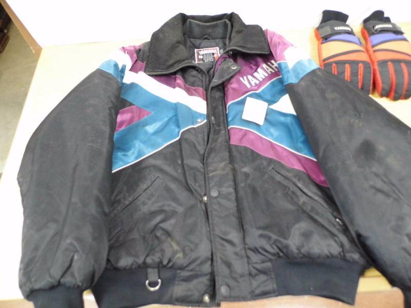 lot 42 image: Yamaha Jacket - Gloves