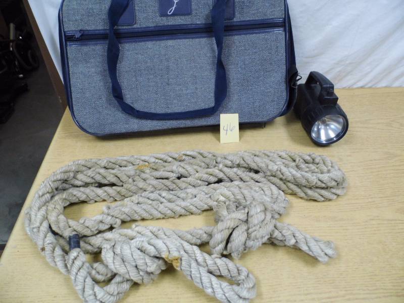lot 46 image: 14 Rope - Flashlight