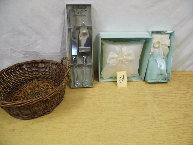 lot 54 image: Wedding Items