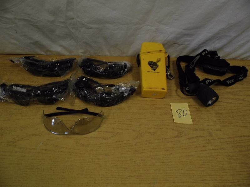 lot 80 image: Light - Safety Glasses