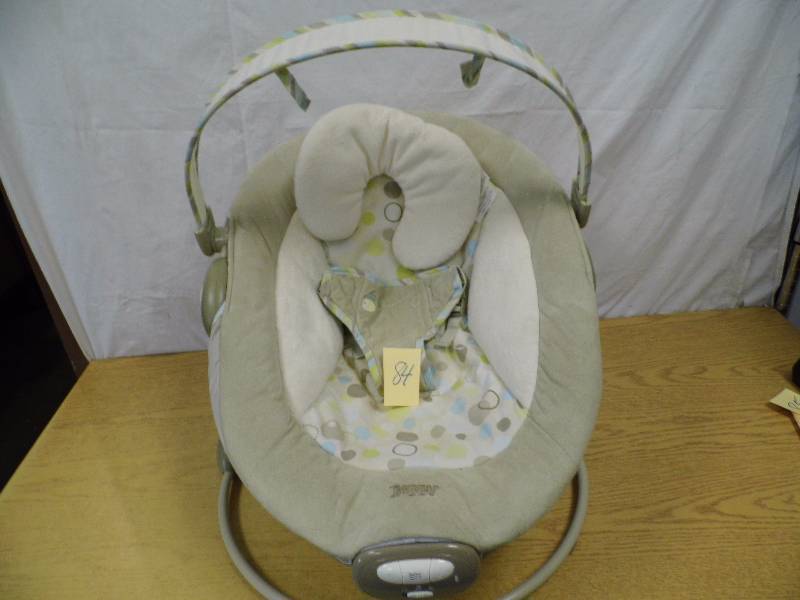 lot 84 image: Bobby Baby Seat