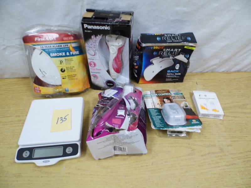 lot 135 image: Store Return - Lightning Cable - Razors - Scale