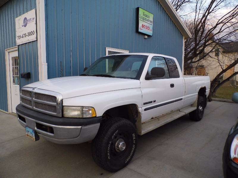 lot 1 image: 2001 Dodge Pickup