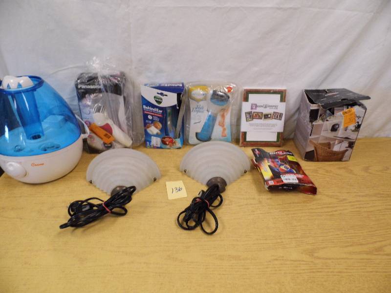 lot 136 image: Store Return - Lights - Fan - Razor