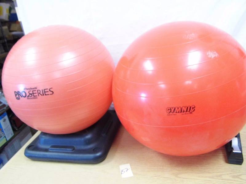 lot 152 image: 2 Fittness Balls w One Stand