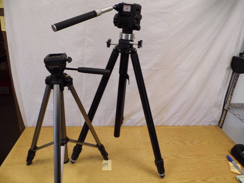 lot 154 image: Star-D Tripod  Vanguard Tripod
