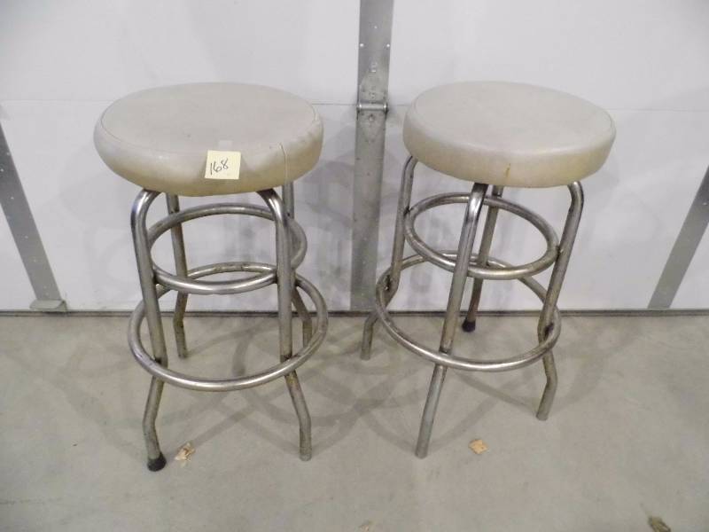 lot 168 image: 2 Bar Stools