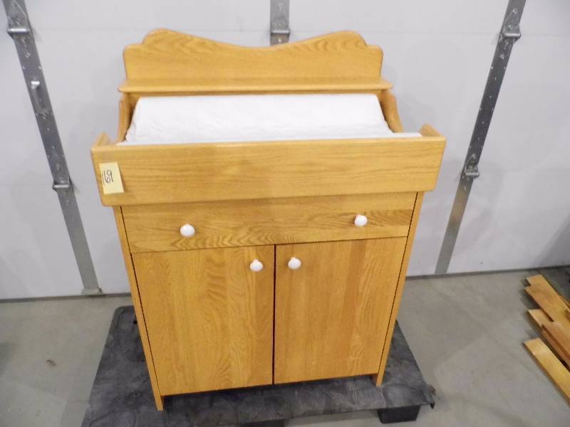 lot 169 image: Changing Table