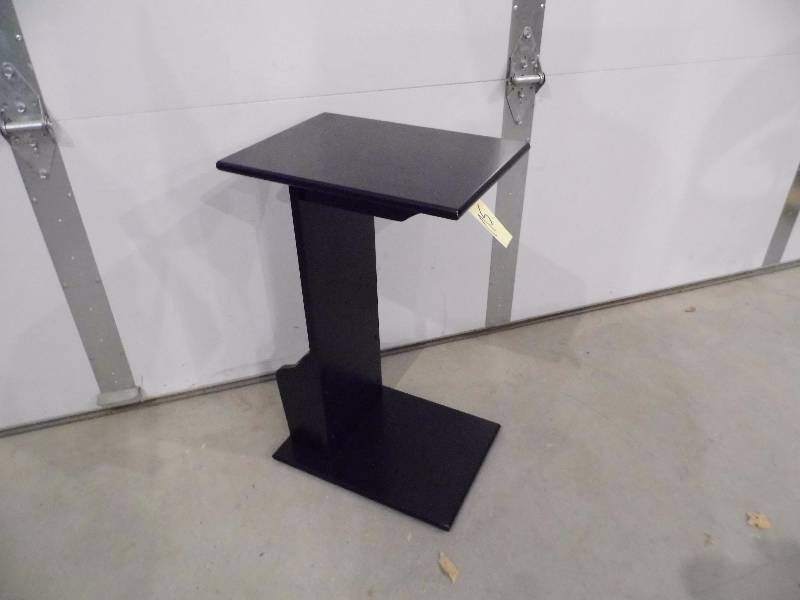 lot 175 image: Sofa Table