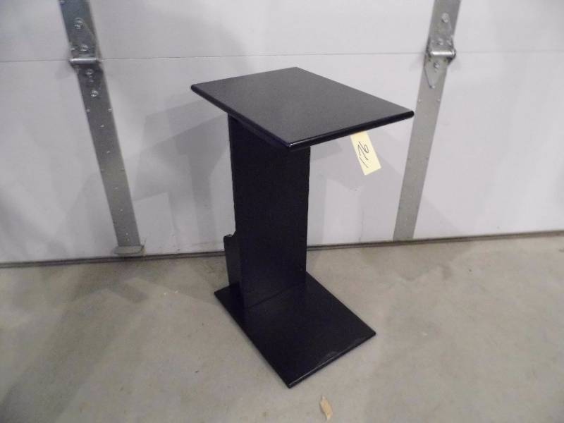 lot 176 image: Sofa Table