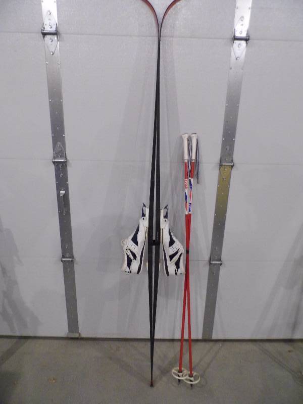 lot 184 image: Fischer Skis - Poles - Shoes