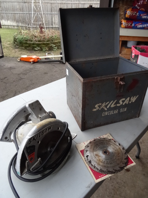 6 12 Skilsaw With Metal Case. Works