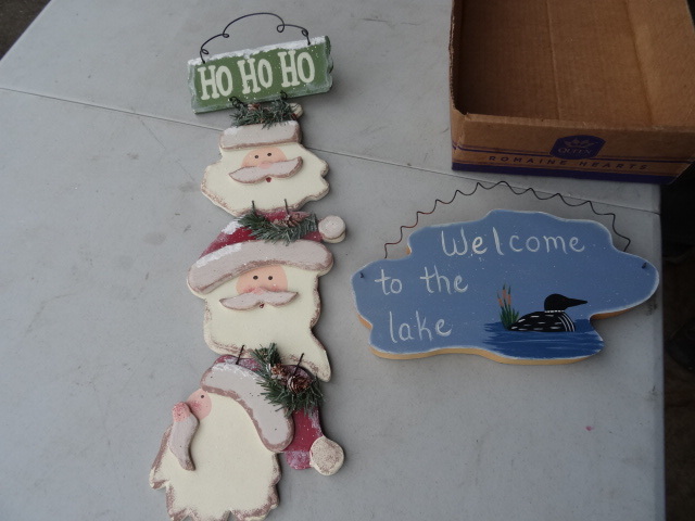 2 Wood Wall Hangings