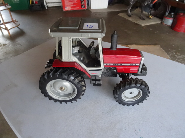 MF 3650 MFWD 116 Scale