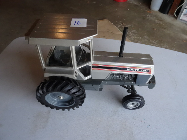 White 160  116 Scale Tractor