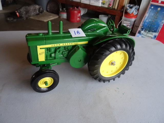 John Deere 820  116 Scale
