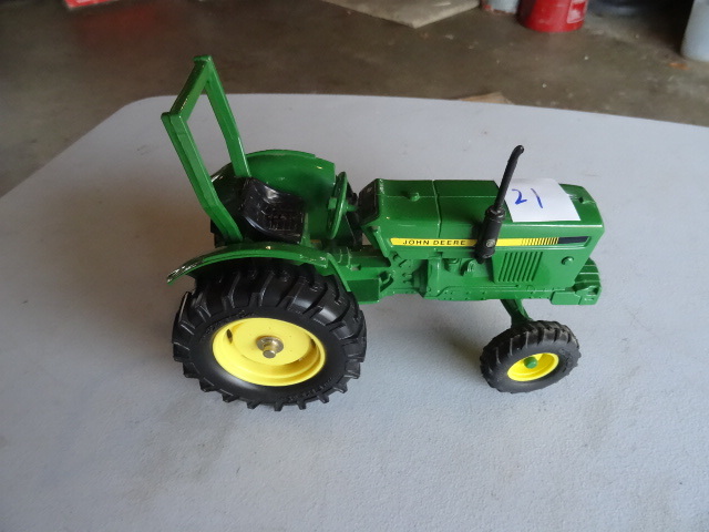 John Deere Row Crop 116 Scale