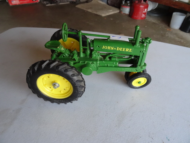 John Deere A  116 Scale