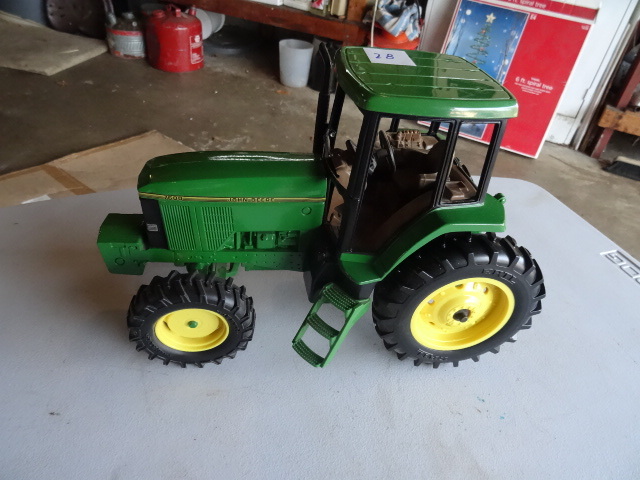 John Deere 7600 MFWD Tractor