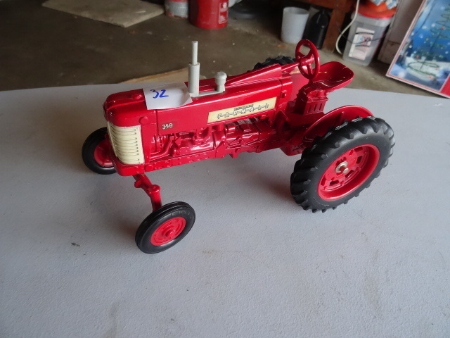 Farmall 350 WF Tractor  116 Scale