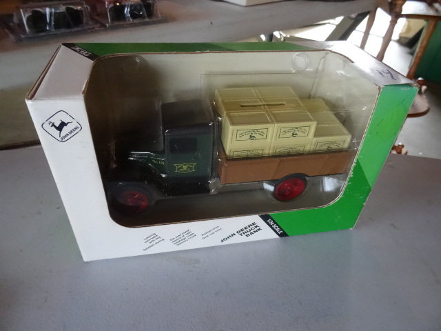 134 Scale John Deere Truck Bank