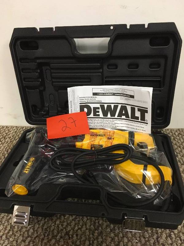 lot 27 image: Dewalt 8 Amp 1 in. Corded SDS-plus D-Handle ConcreteMasonry Rotary Hammer