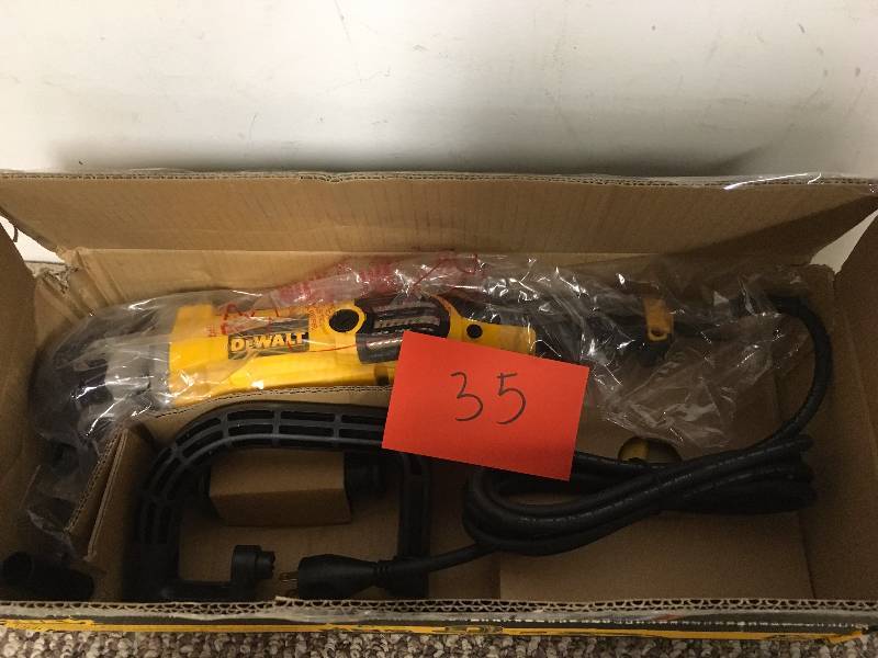 lot 35 image: Dewalt 12 Amp 7 in.9 in. Variable Speed Polisher with Soft Start