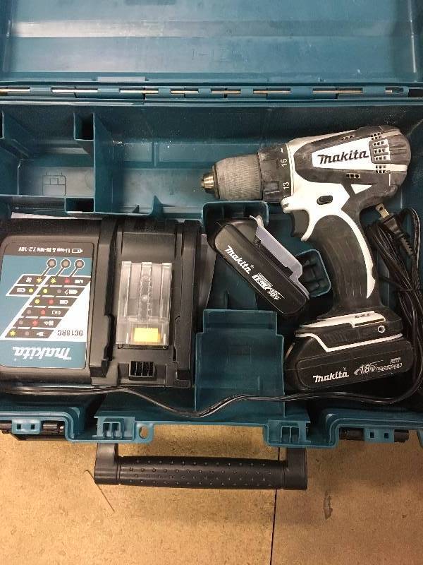 lot 3 image: Makita XFD01RW 18V LXT Lithium-ion Compact Cordless 12 Driver-Drill Kit (2.0Ah)
