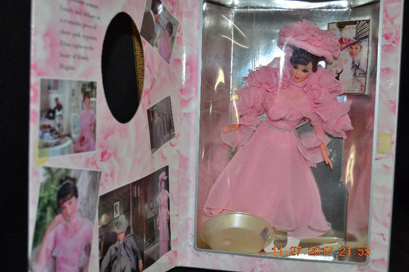lot 6 image: Mattel 1995 Barbie Collectibles Hollywood Legends Collection