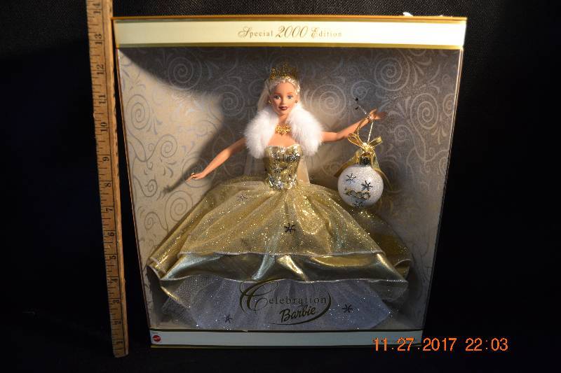 lot 8 image: Mattel 2000 Celebration Barbie Special Edition Holiday Barbie