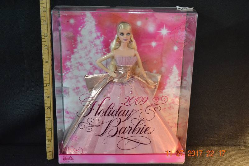 lot 15 image: Mattel 2009 Holiday Barbie