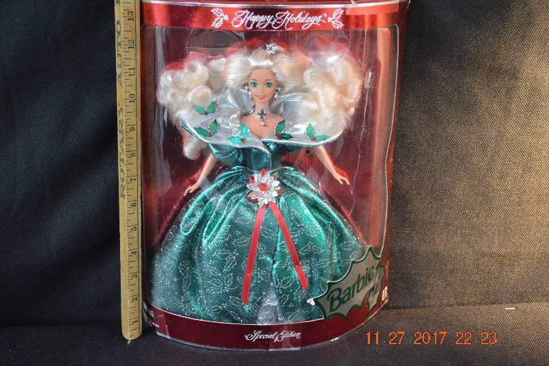 lot 18 image: Mattel 1995 Happy Holidays Barbie