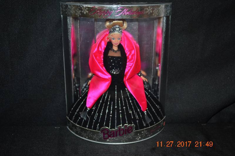 lot 3 image: Mattel 1998 Happy Holidays Barbie