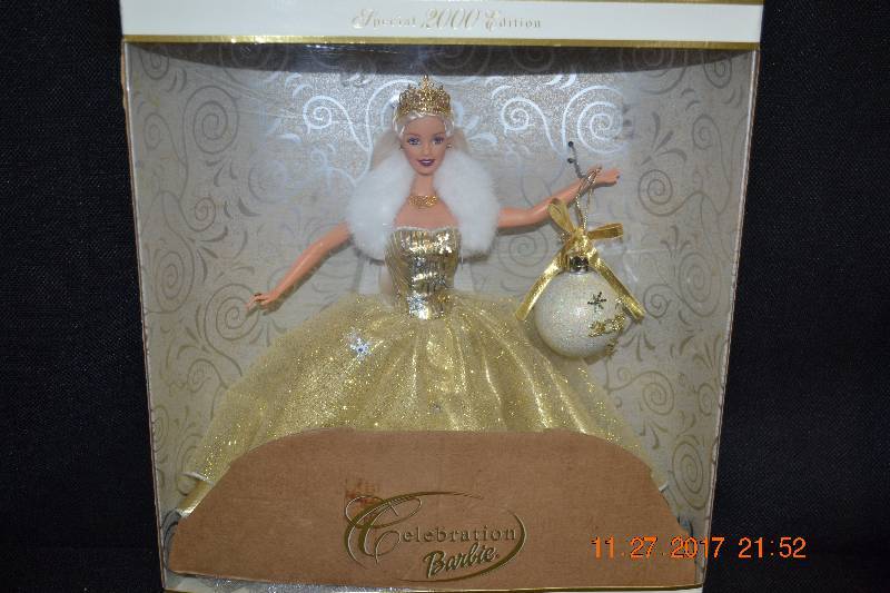 lot 4 image: Mattel 2000 Edition Celebration Barbie