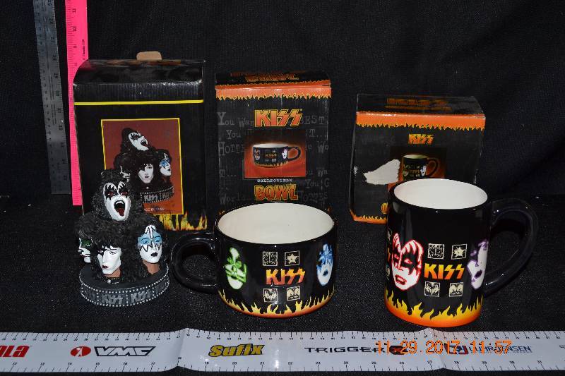 lot 58 image: Kiss Incense Burner, Cup, Bowl and Salt and Pepper Shakers