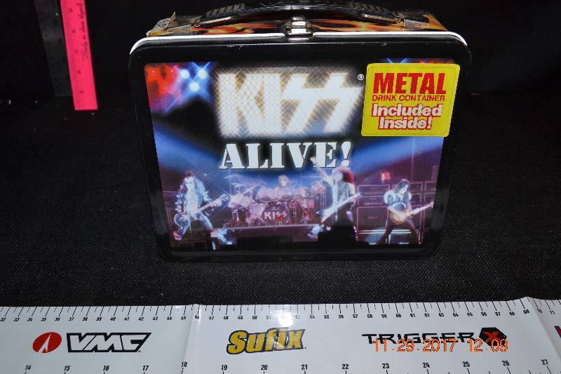 lot 60 image: KISS Lunch Bucket with Thermos