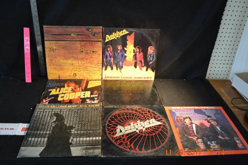lot 65 image: Older Albums